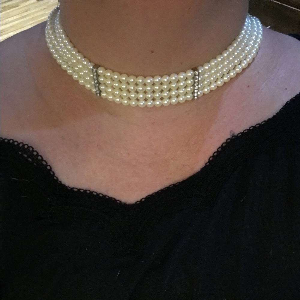 Faux pearl choker